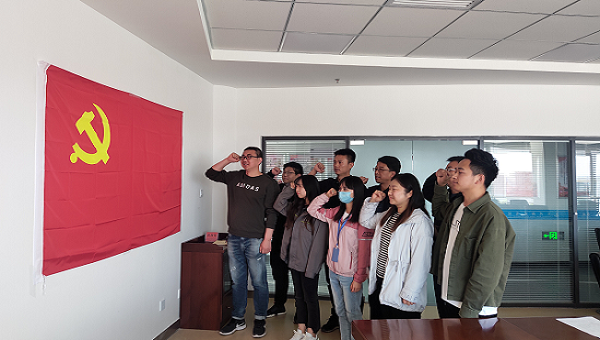 商贸公司党支部开展“聆听初心故事，，，，叩问初心信心”系列主题党日活动 - 申博官网要闻 - 新闻动态