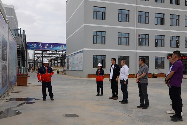 新华社采访团一行深入专精特新化工工业孵化基地举行专题采访 - 申博官网要闻 - 新闻动态