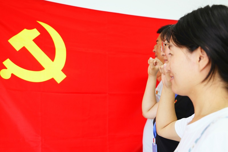 凝聚党旗下 奋进新时代 - 党群事情 - 专题专栏