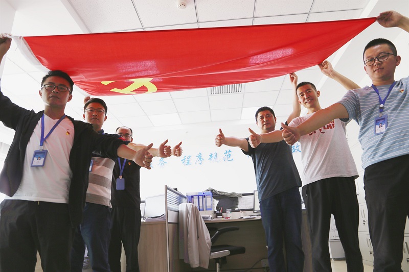 凝聚党旗下 奋进新时代 - 党群事情 - 专题专栏