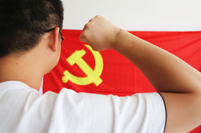 凝聚党旗下 奋进新时代 - 党群事情 - 专题专栏