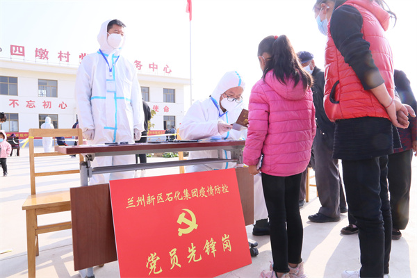 【疫情防控，，，，，，我们在行动】沉下一份初心 筑起抗疫红色防线 - 申博官网要闻 - 新闻动态